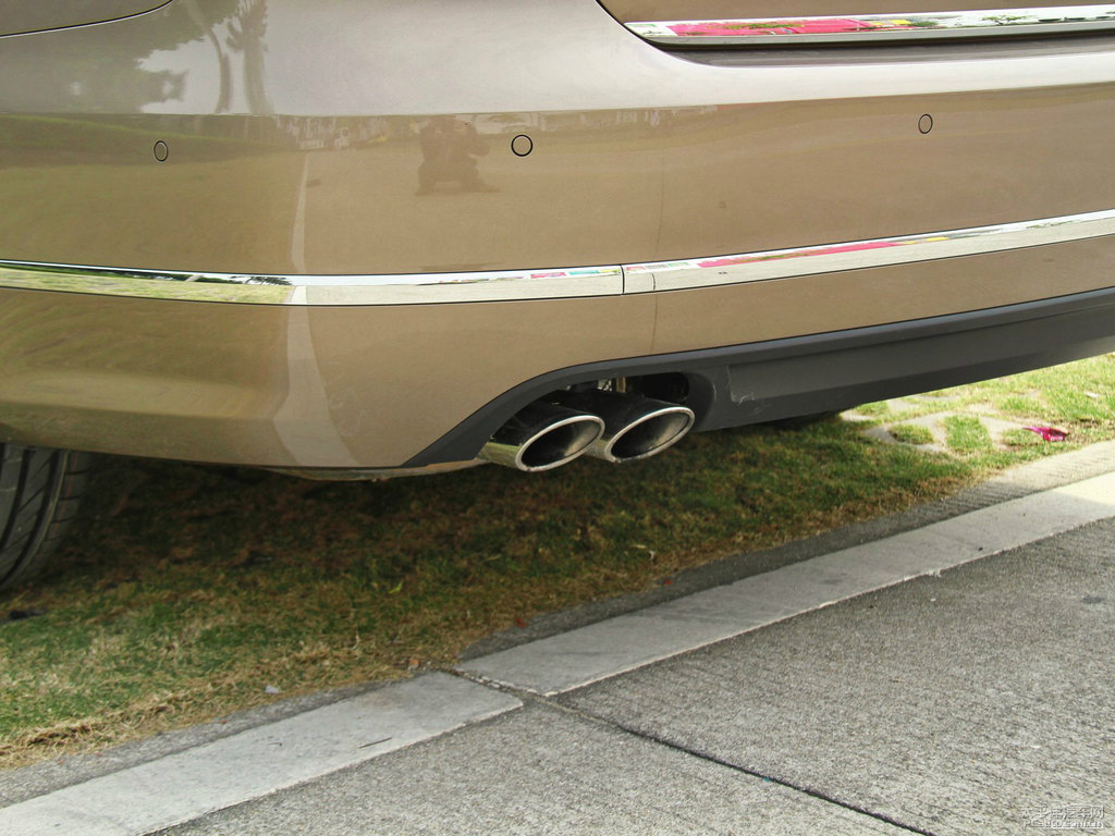 釉金帕薩特車尾外觀圖片
