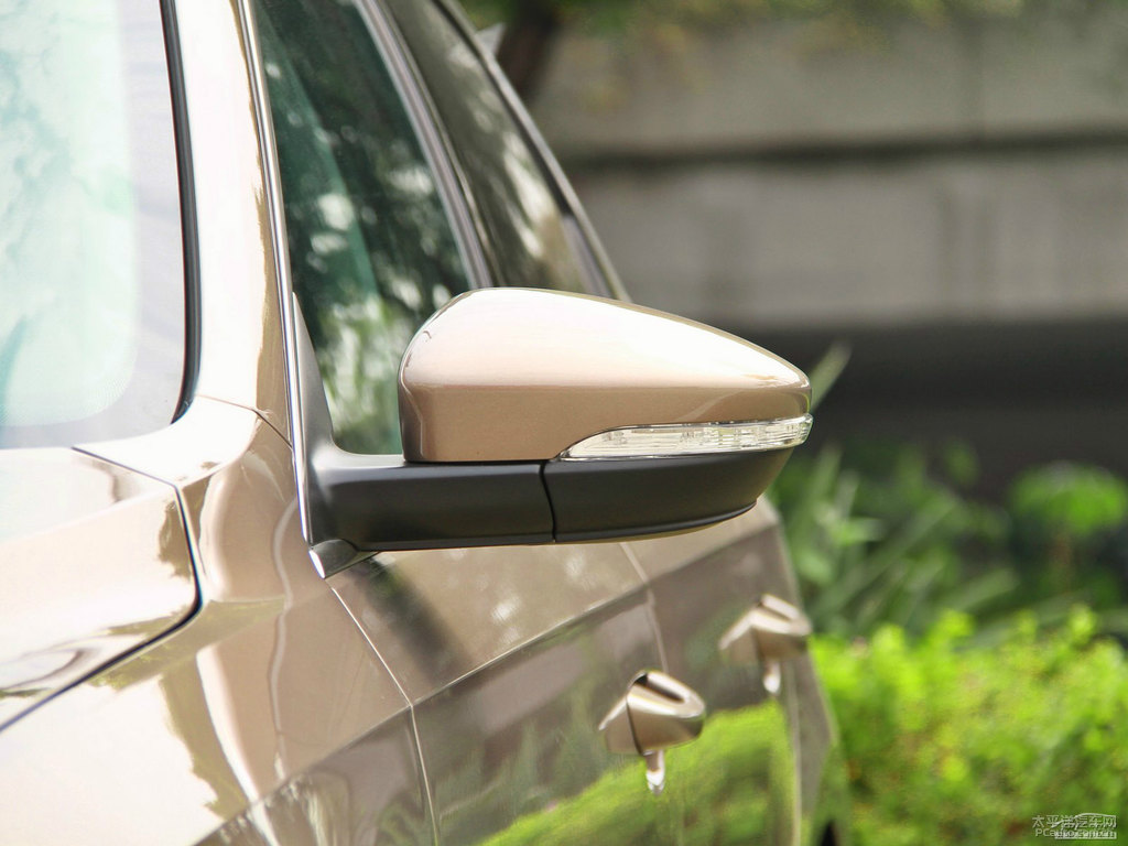 釉金帕薩特車身外觀圖片