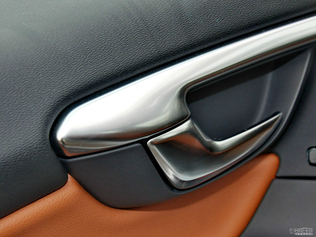 冰雪白沃爾沃V60車廂內(nèi)飾圖片