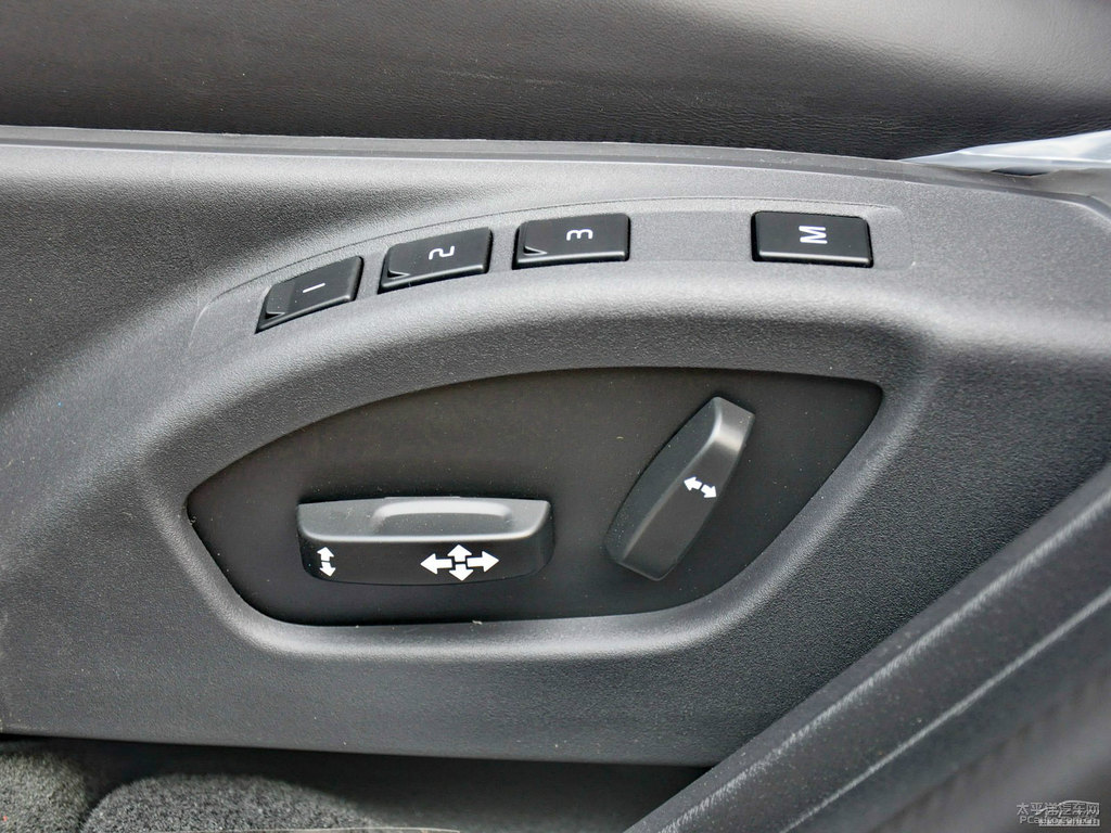 冰雪白沃爾沃V60車廂內飾圖片