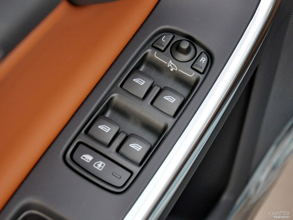 冰雪白沃爾沃V60車廂內(nèi)飾圖片