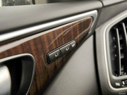 2014款 3.7L 豪華運(yùn)動(dòng)版 2014款 3.7L 豪華運(yùn)動(dòng)版