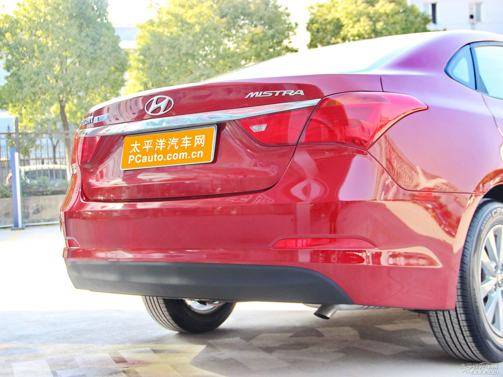 玫瑰紅名圖車(chē)尾外觀圖片