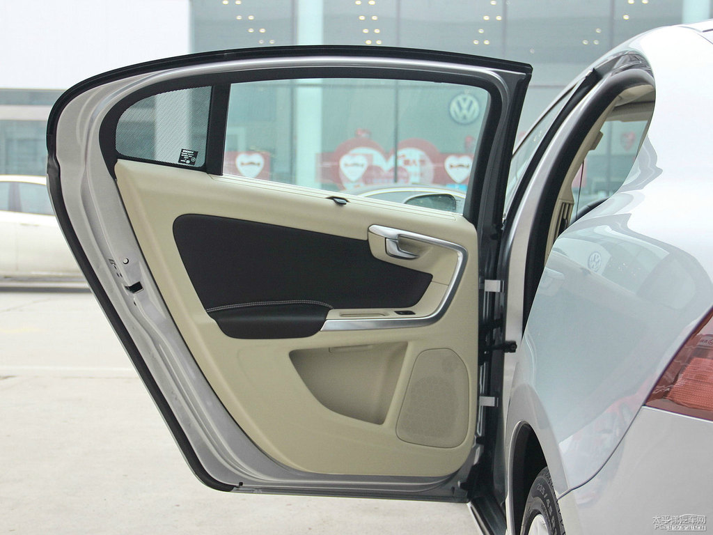 電銀沃爾沃S60車廂內(nèi)飾圖片