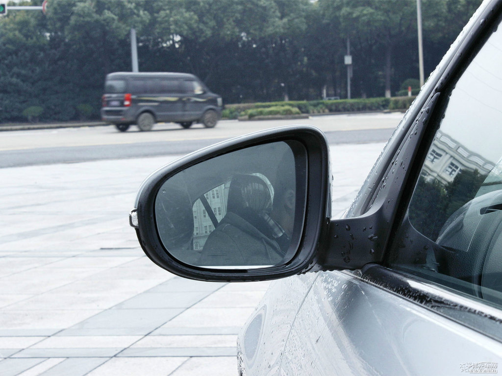 水晶銀寶來車身外觀圖片
