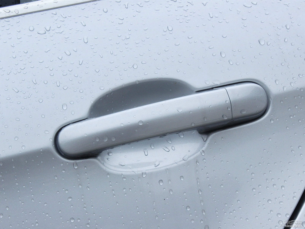 水晶銀寶來車身外觀圖片