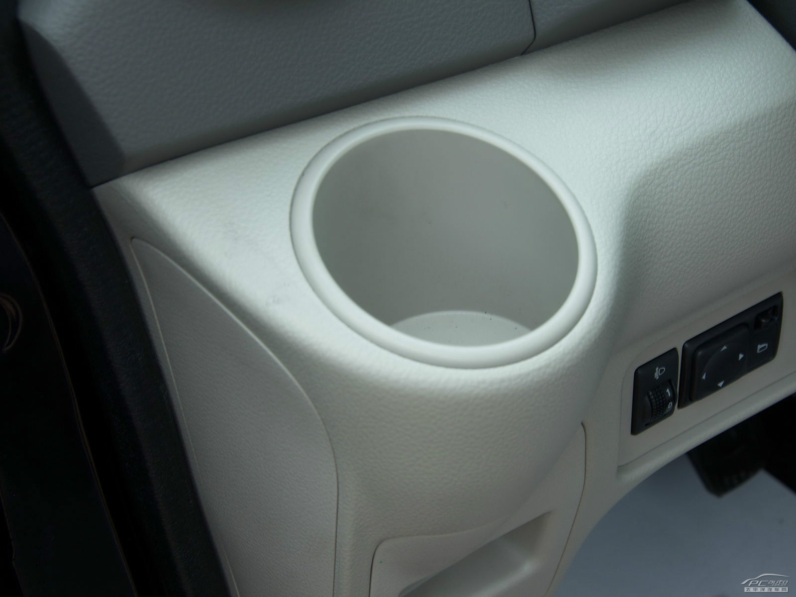 日產(chǎn)NV200空間高清大圖