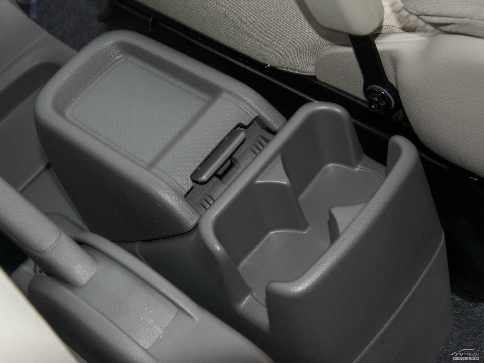 日產(chǎn)NV200空間高清大圖