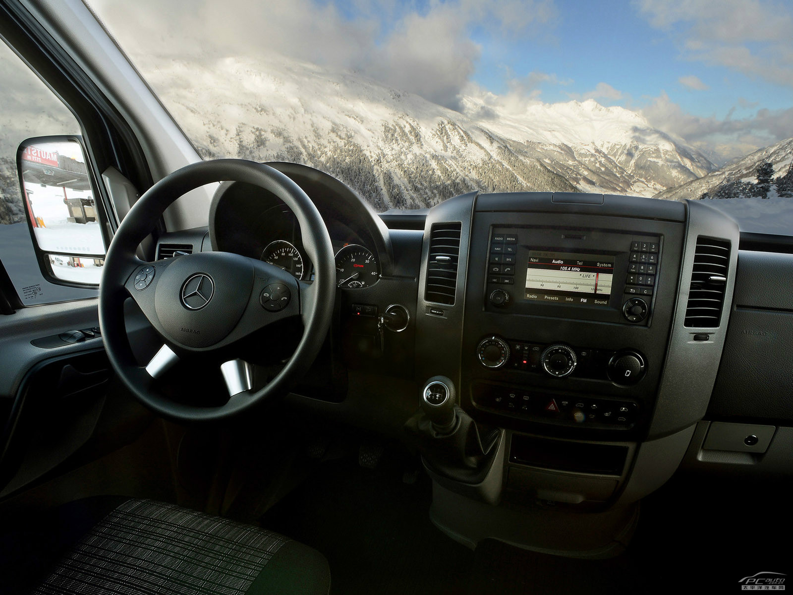 斯賓特內(nèi)飾高清大圖