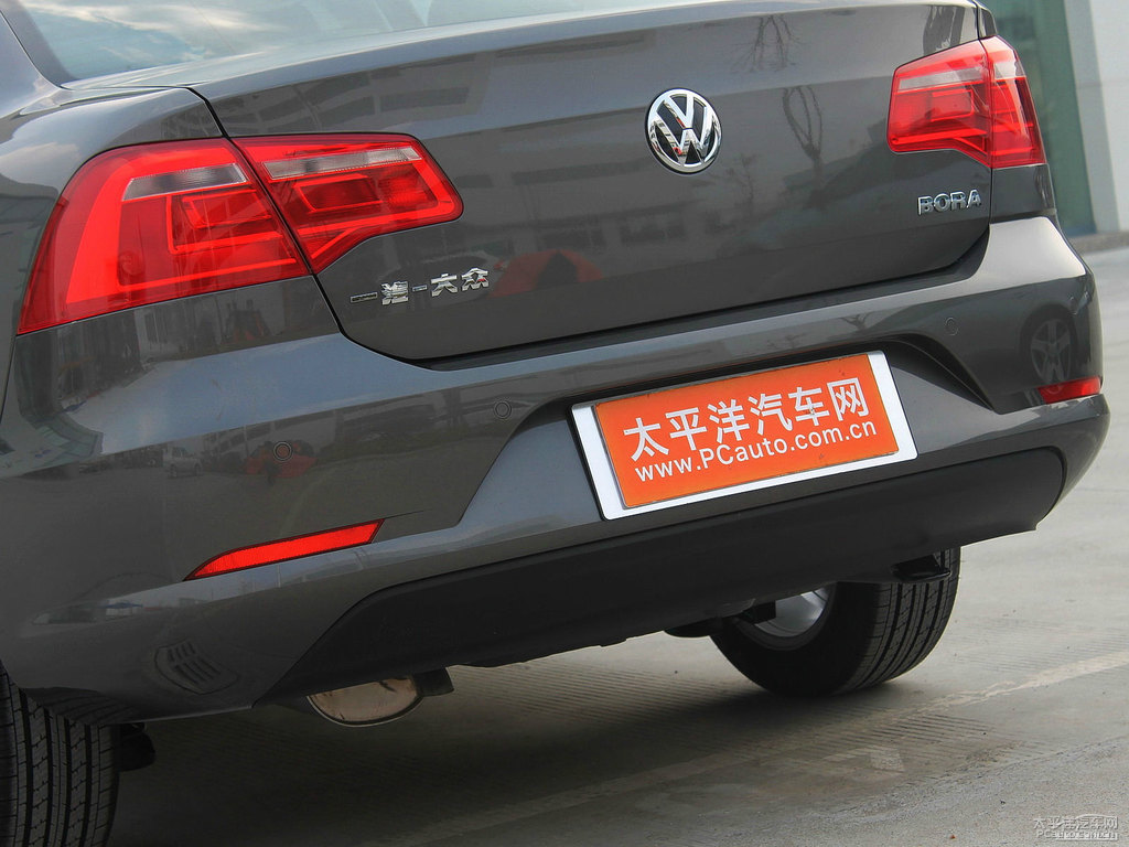 柏林灰寶來車尾外觀圖片