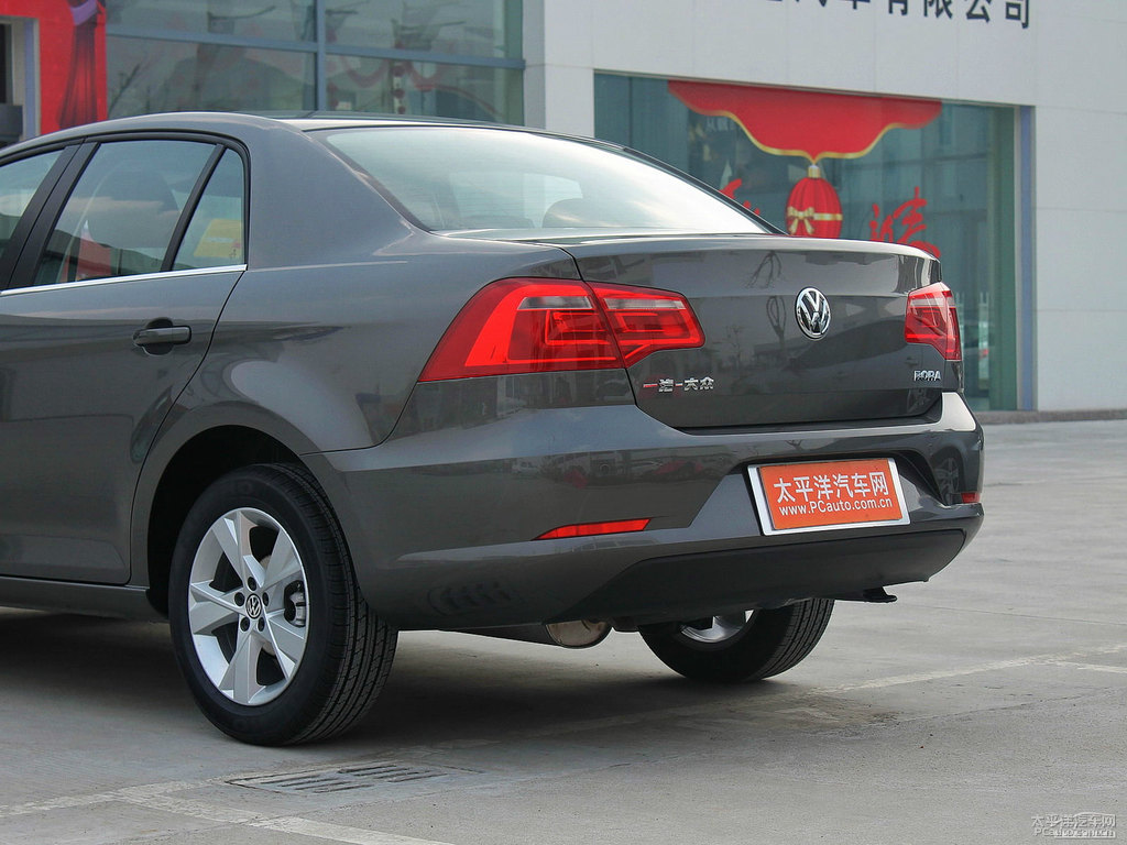 柏林灰寶來車尾外觀圖片
