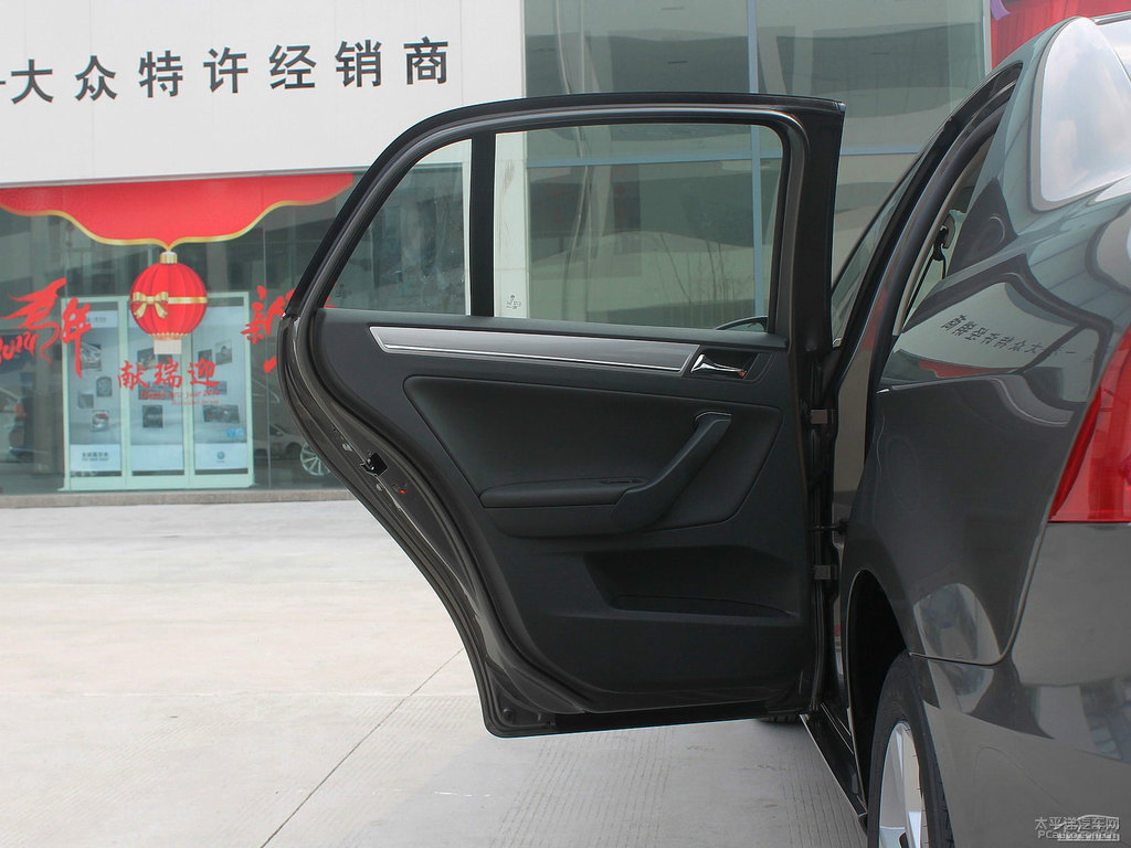 柏林灰寶來車廂內(nèi)飾圖片