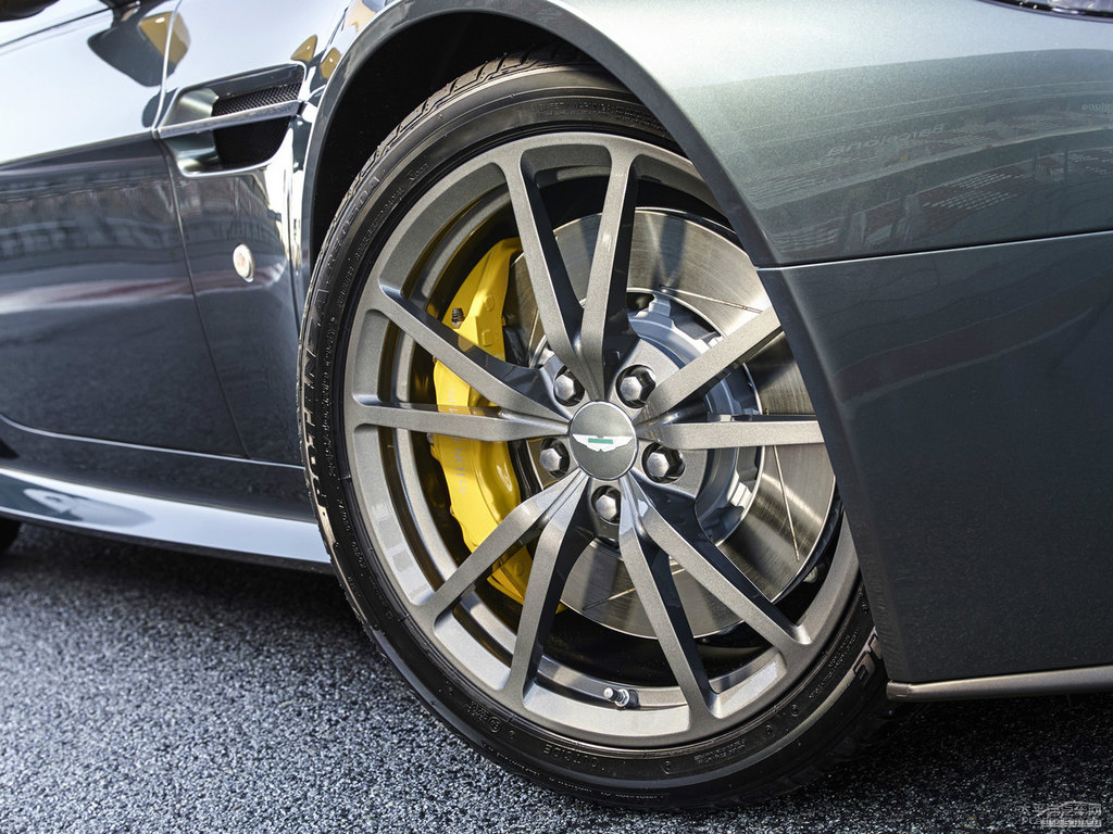 V8 Vantage܇^DƬ