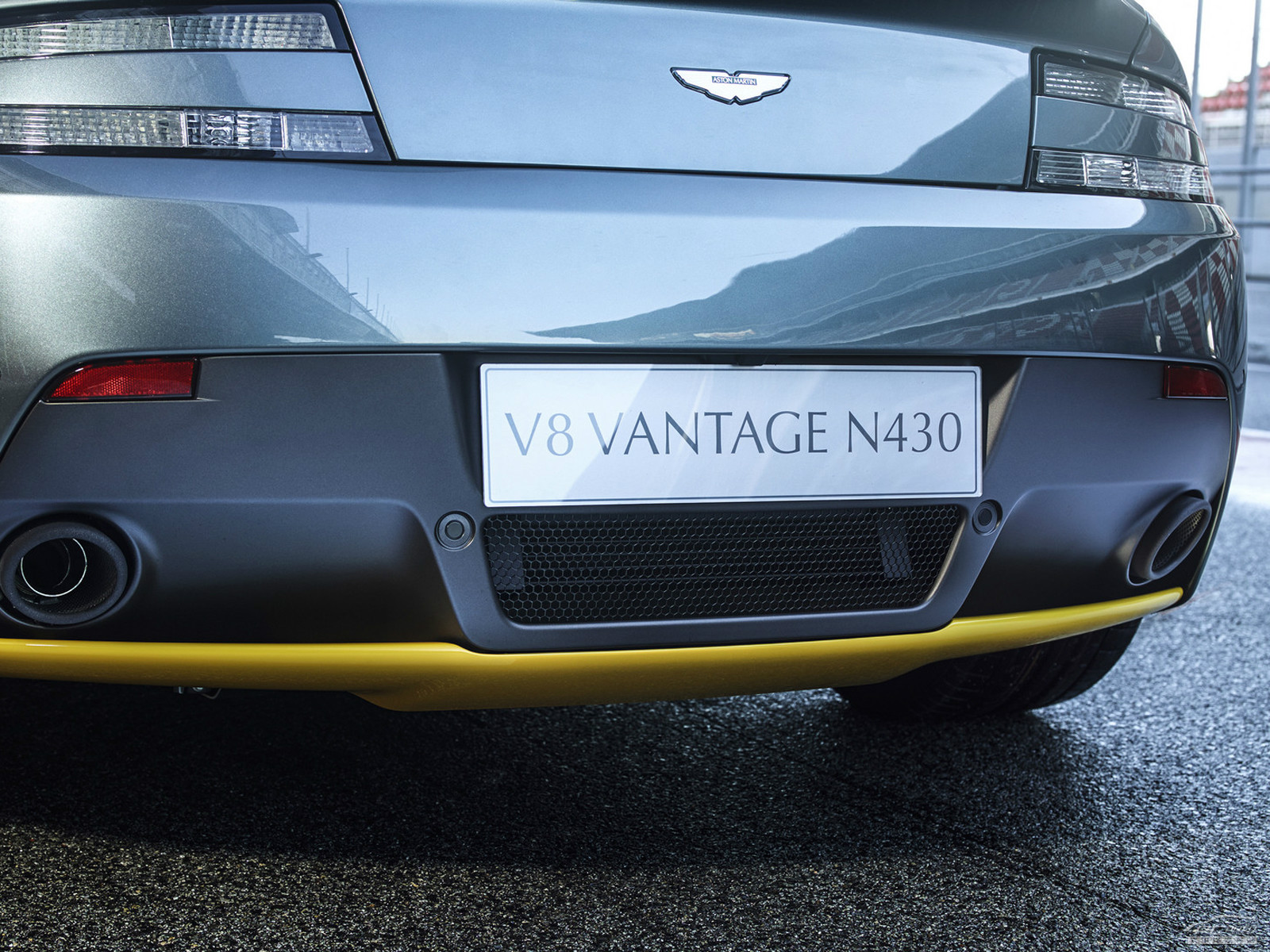 V8 Vantage外觀高清大圖