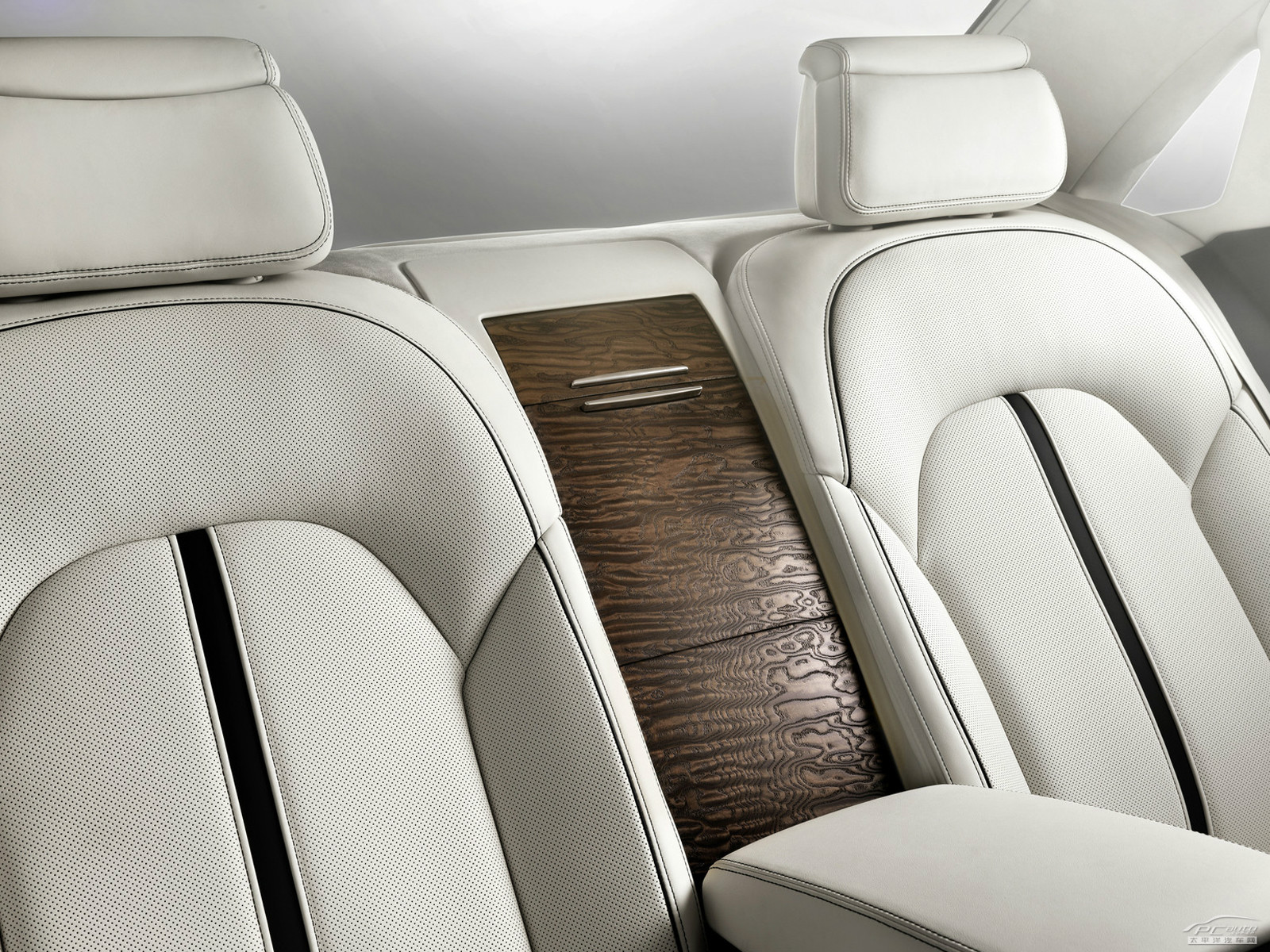 奧迪A8內(nèi)飾高清大圖