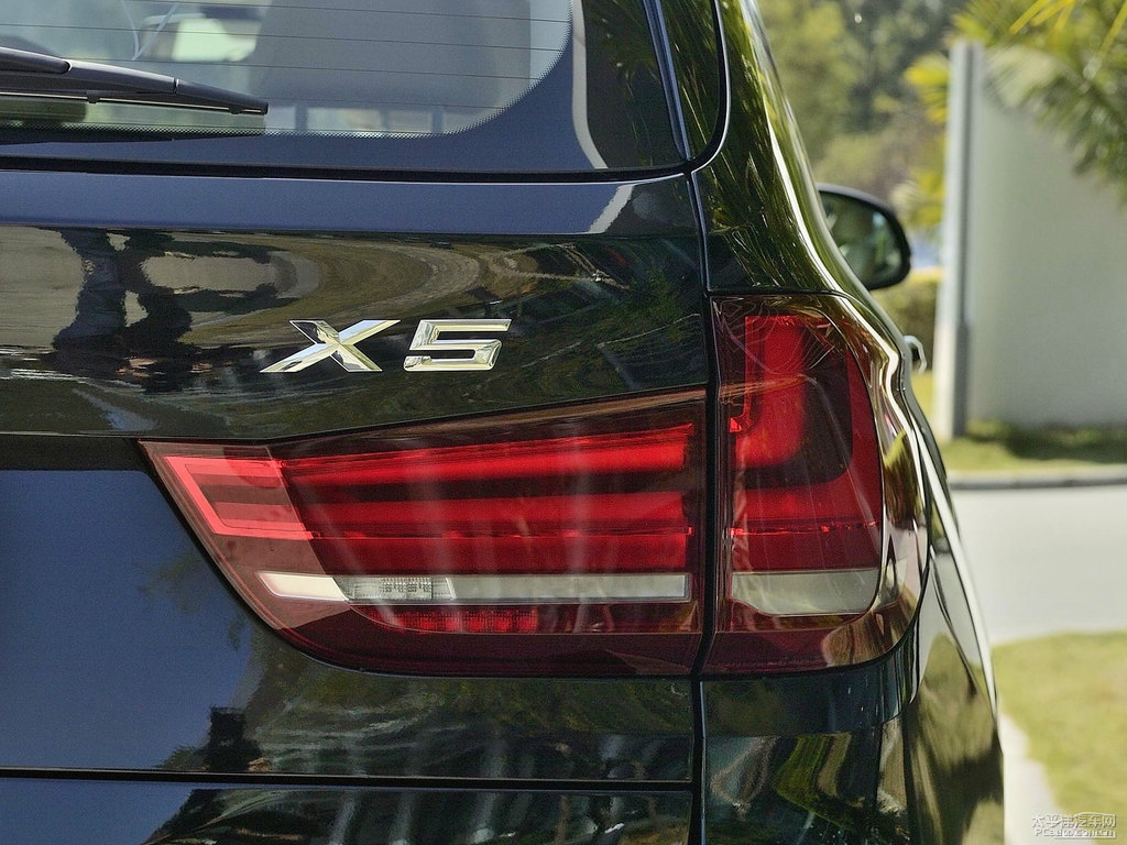 炭黑寶馬X5(進(jìn)口)車尾外觀圖片