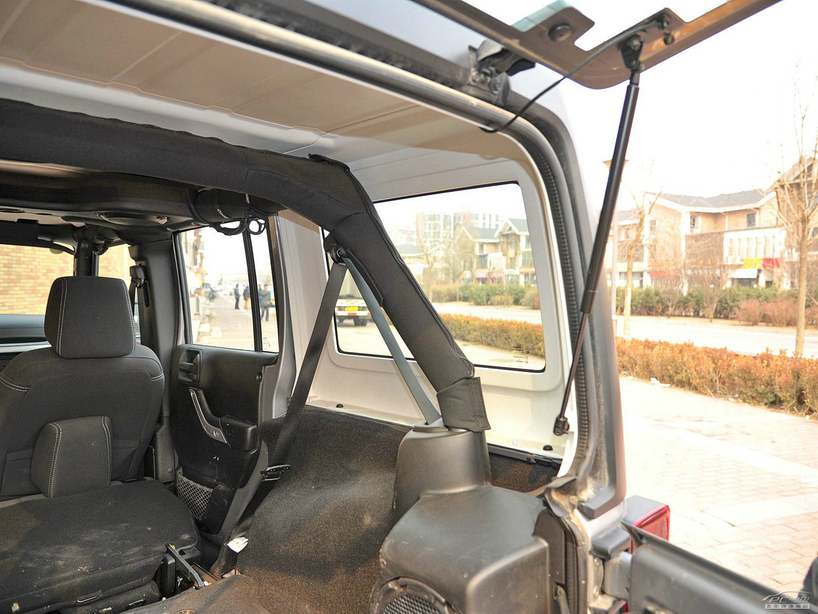 牧馬人空間高清大圖