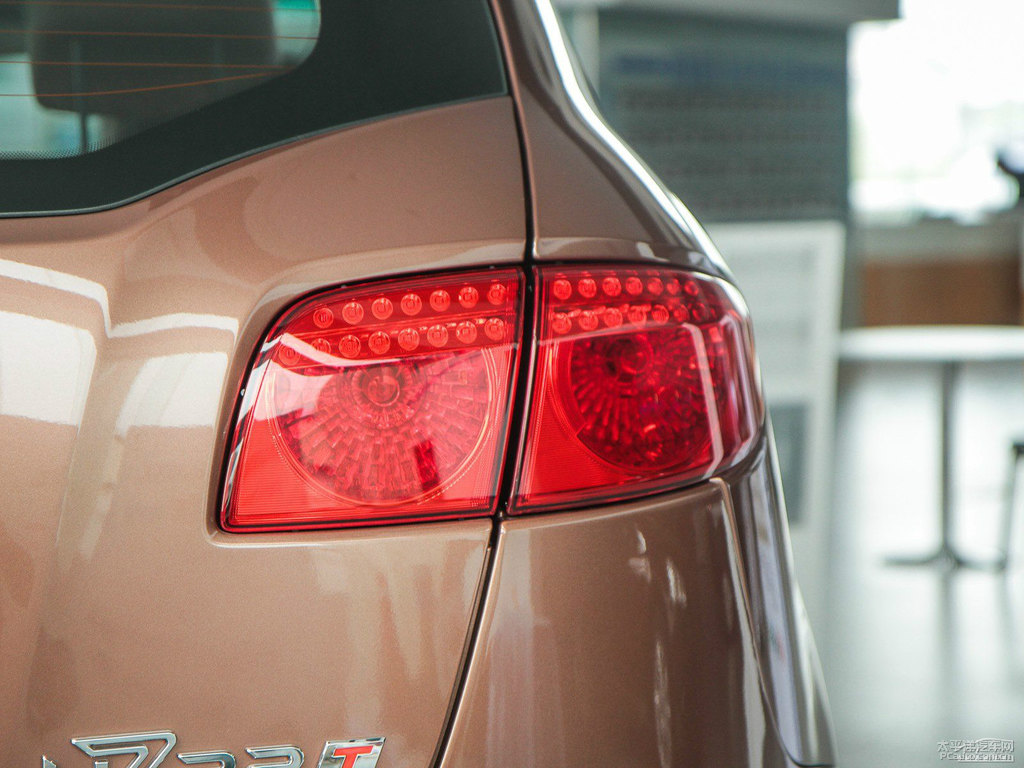 Kȼ{ǽݴ7 SUV܇β^DƬ
