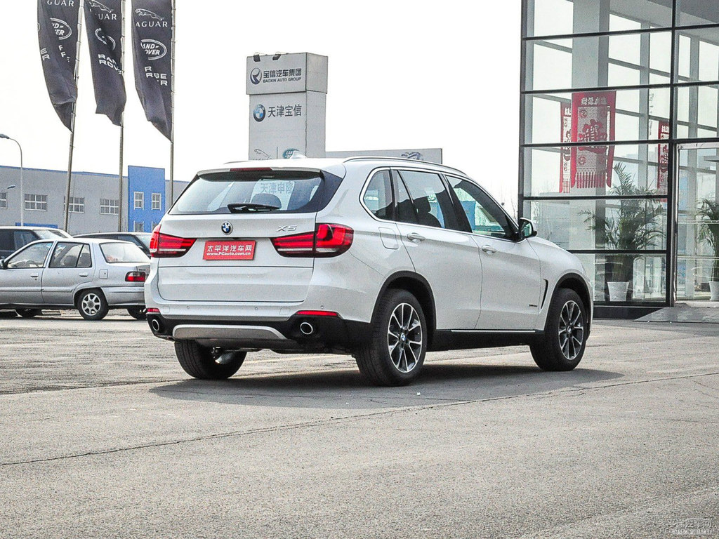 雪山白寶馬X5(進(jìn)口)整車外觀外觀圖片