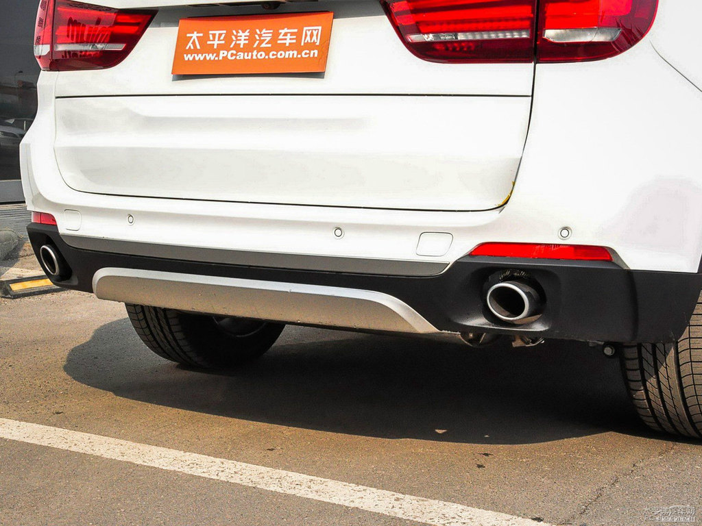 雪山白寶馬X5(進(jìn)口)車尾外觀圖片