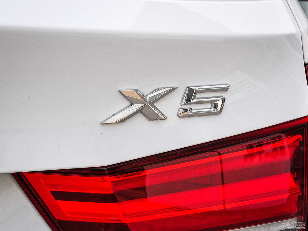 雪山白寶馬X5(進(jìn)口)車尾外觀圖片