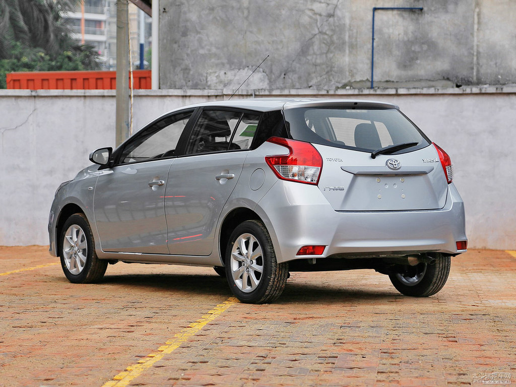 水晶銀YARiS L 致炫整車外觀外觀圖片