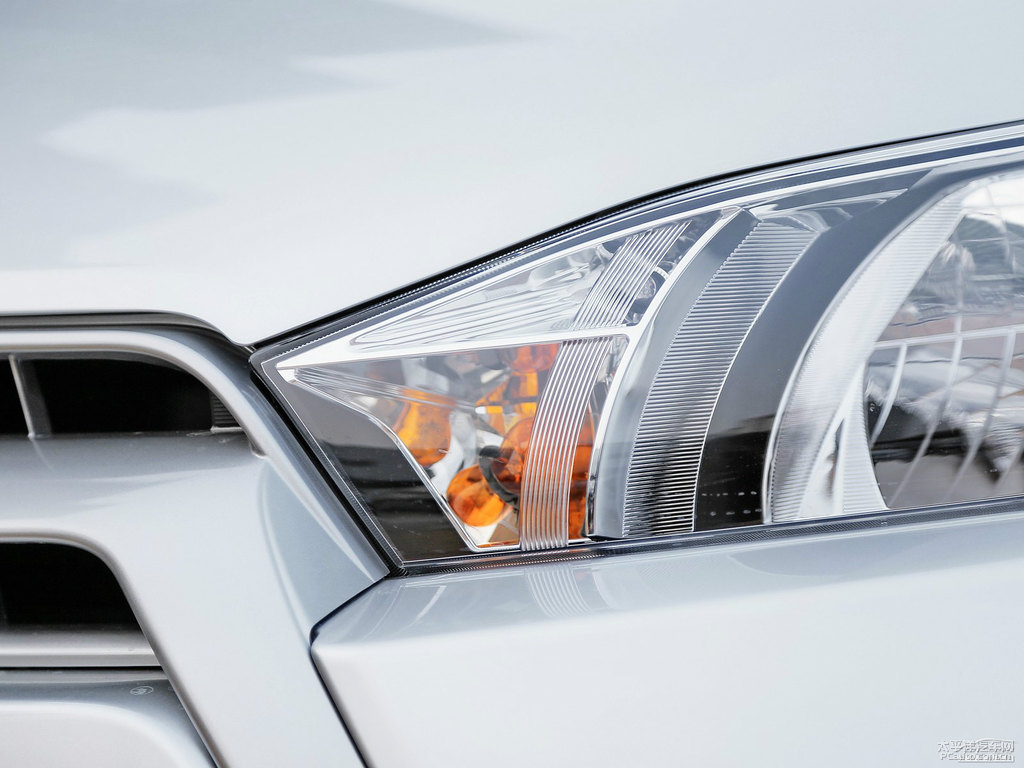 水晶銀YARiS L 致炫車頭外觀圖片