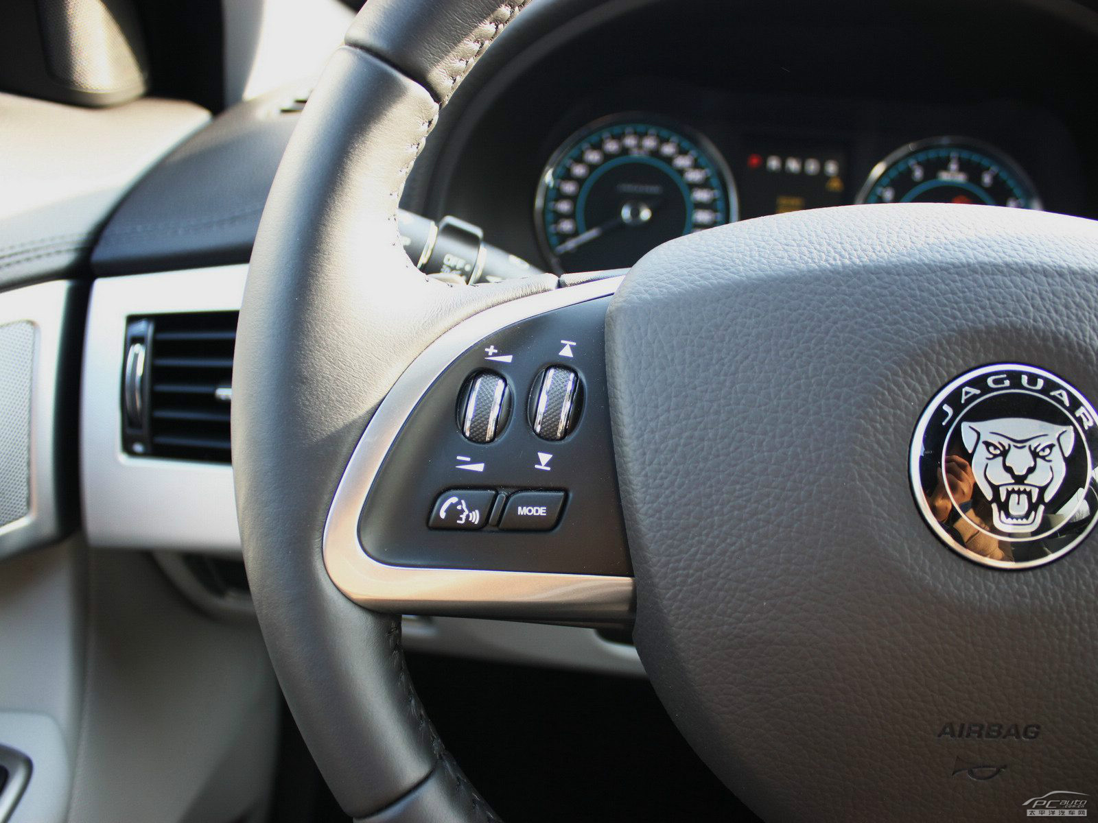 捷豹XF(進(jìn)口)內(nèi)飾高清大圖