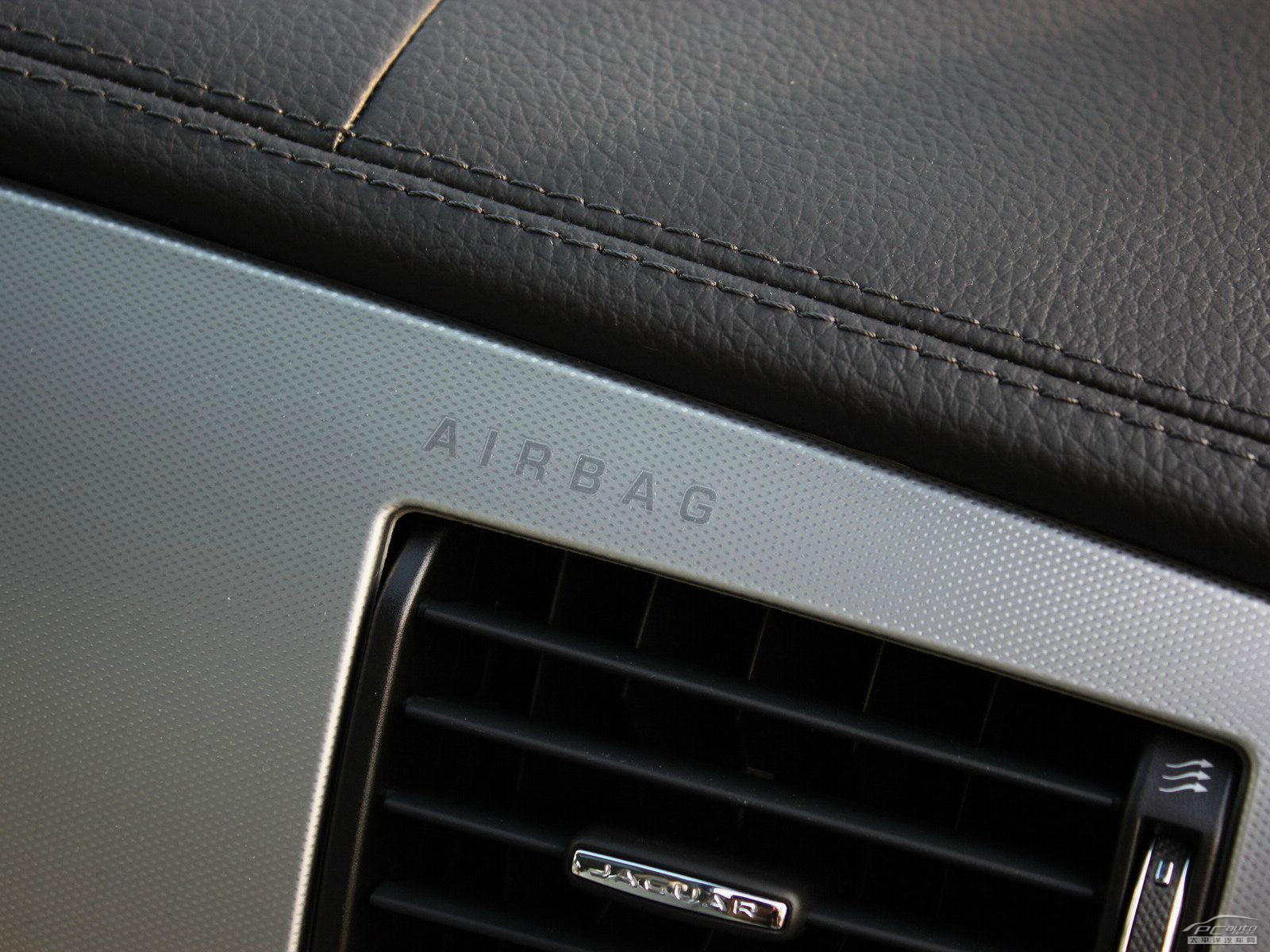 捷豹XF(進(jìn)口)內(nèi)飾高清大圖