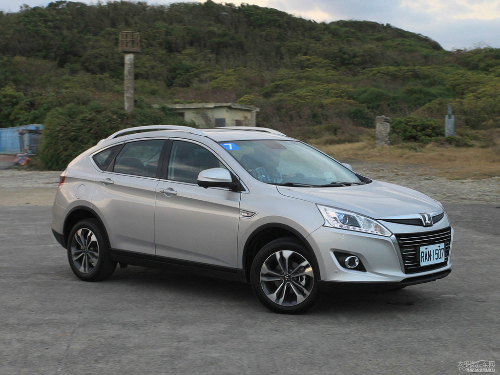 ɰ׼{ǽ݃(yu)6 SUV܇^^DƬ