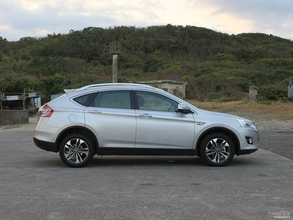 ɰ׼{ǽ݃(yu)6 SUV܇^^DƬ