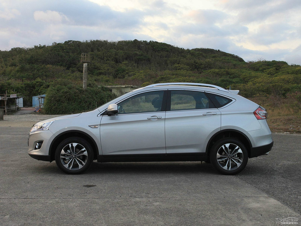 ɰ׼{ǽ݃(yu)6 SUV܇(ch)^^DƬ