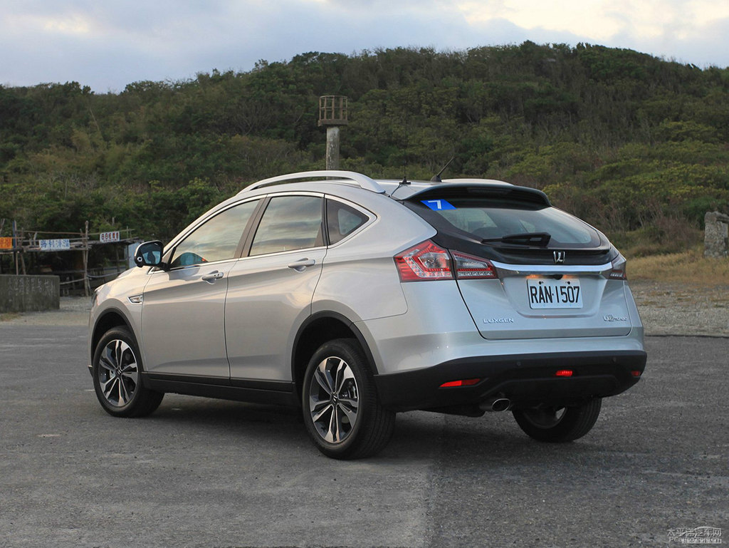 ɰ׼{ǽ݃(yu)6 SUV܇^^DƬ