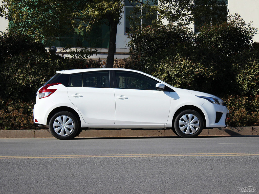 天際白YARiS L 致炫整車(chē)外觀外觀圖片