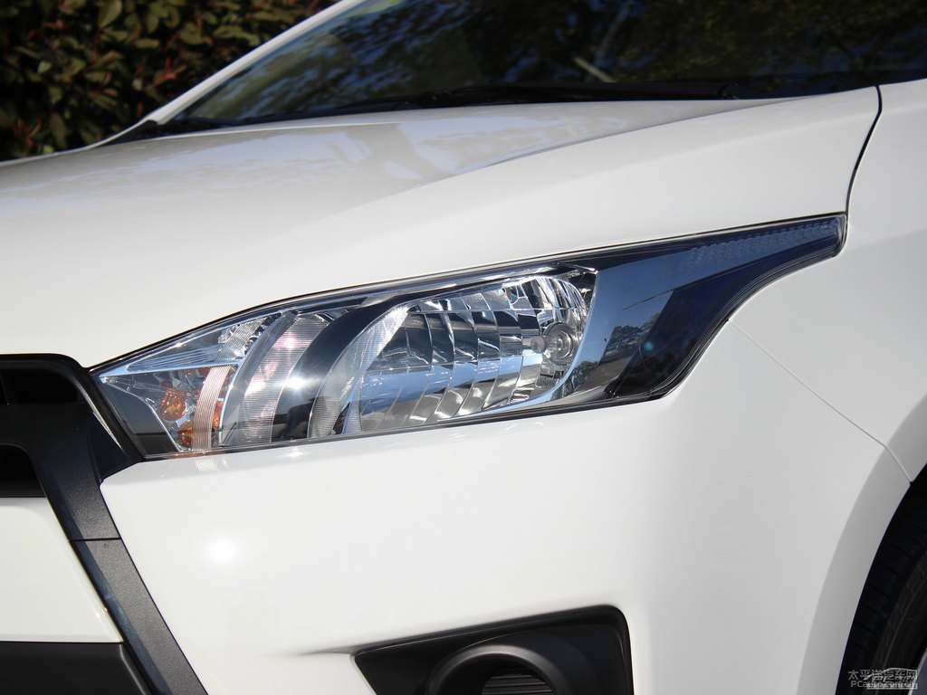 天際白YARiS L 致炫車頭外觀圖片