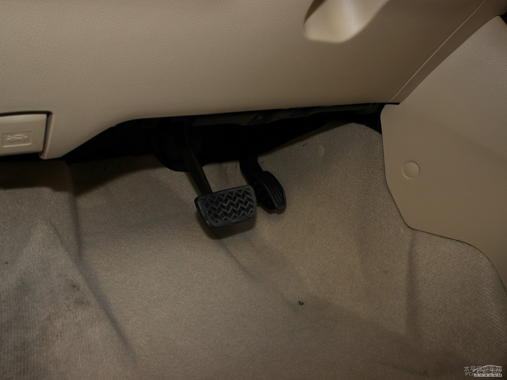 天際白YARiS L 致炫中控內(nèi)飾圖片