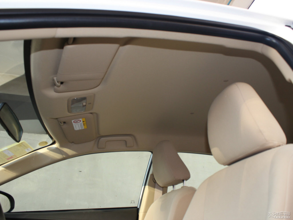天際白YARiS L 致炫車廂內(nèi)飾圖片