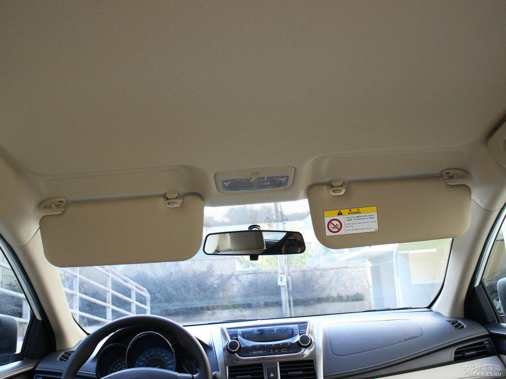 天際白YARiS L 致炫車廂內(nèi)飾圖片