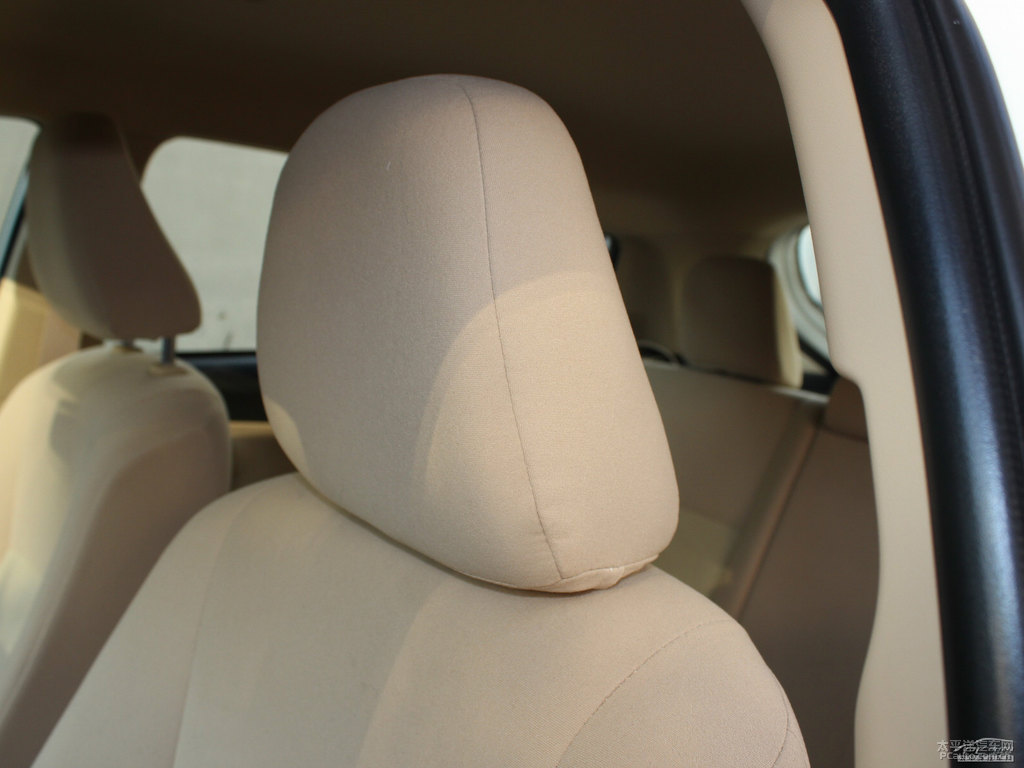 天際白YARiS L 致炫座椅內(nèi)飾圖片