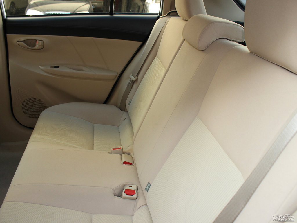天際白YARiS L 致炫座椅內(nèi)飾圖片