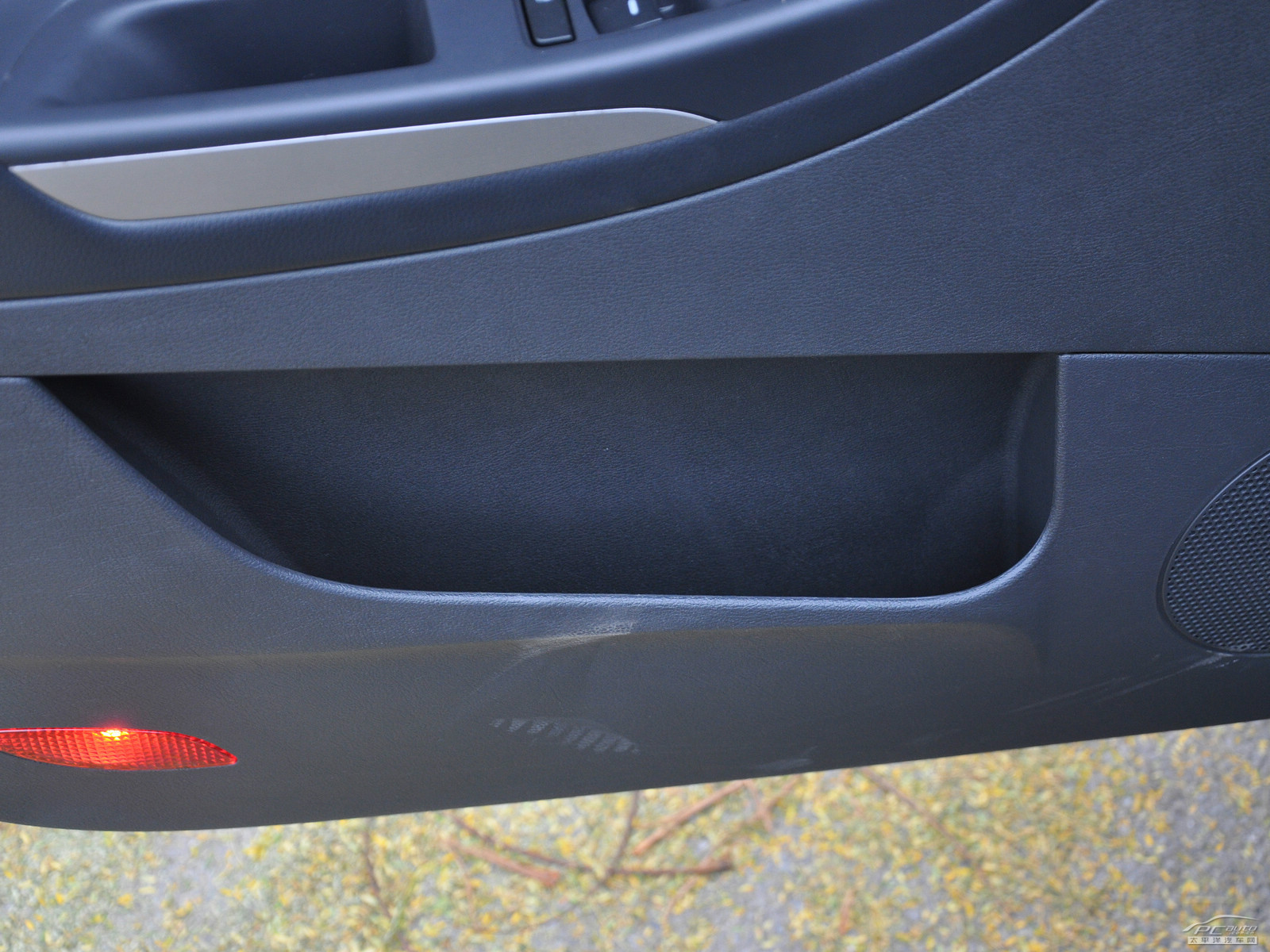 吉利GX7空間高清大圖