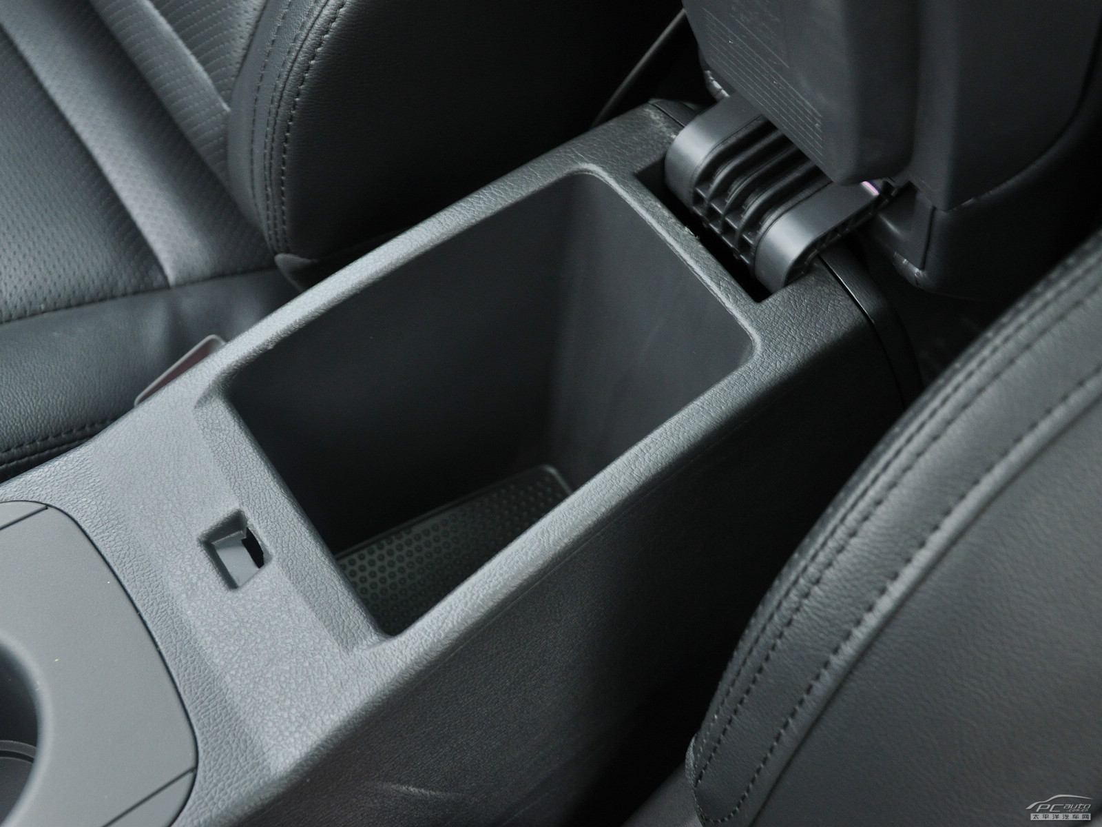 吉利GX7空間高清大圖