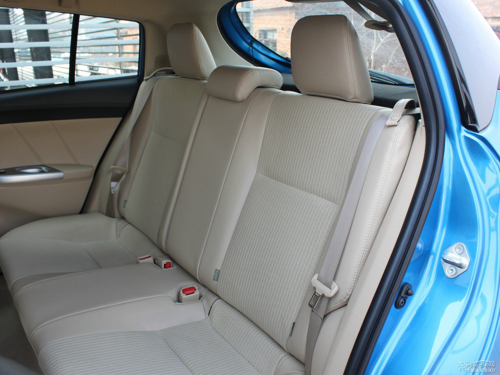 極光藍(lán)YARiS L 致炫座椅內(nèi)飾圖片