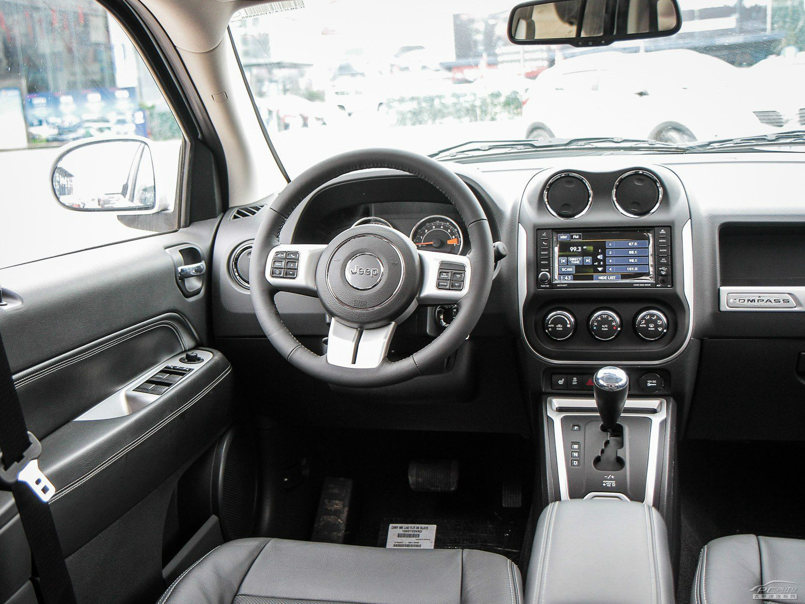 指南者(進(jìn)口)內(nèi)飾高清大圖