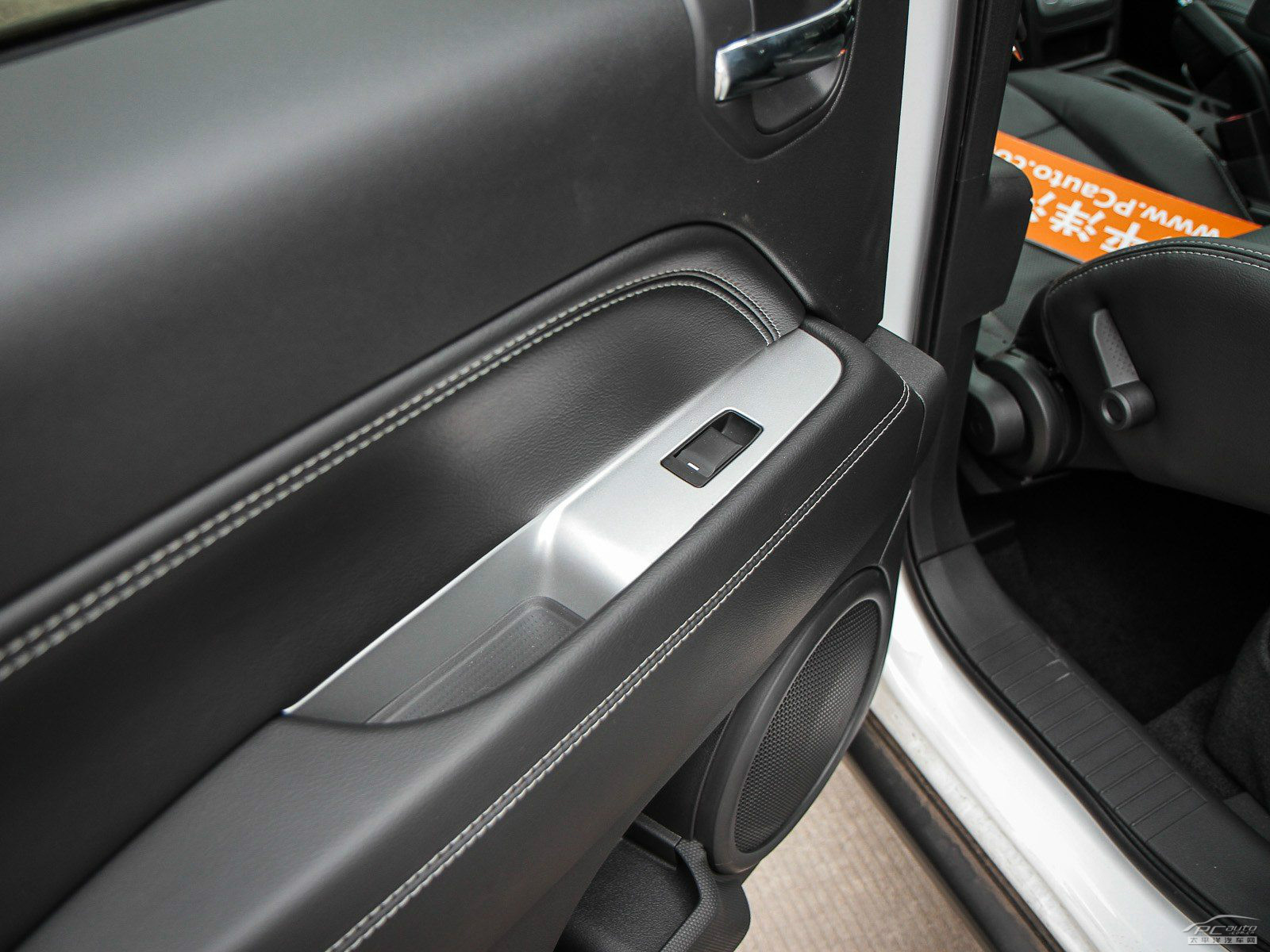 指南者(進口)內(nèi)飾高清大圖