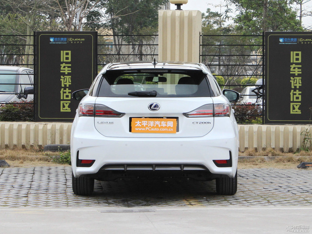 珍珠白雷克薩斯CT整車外觀外觀圖片