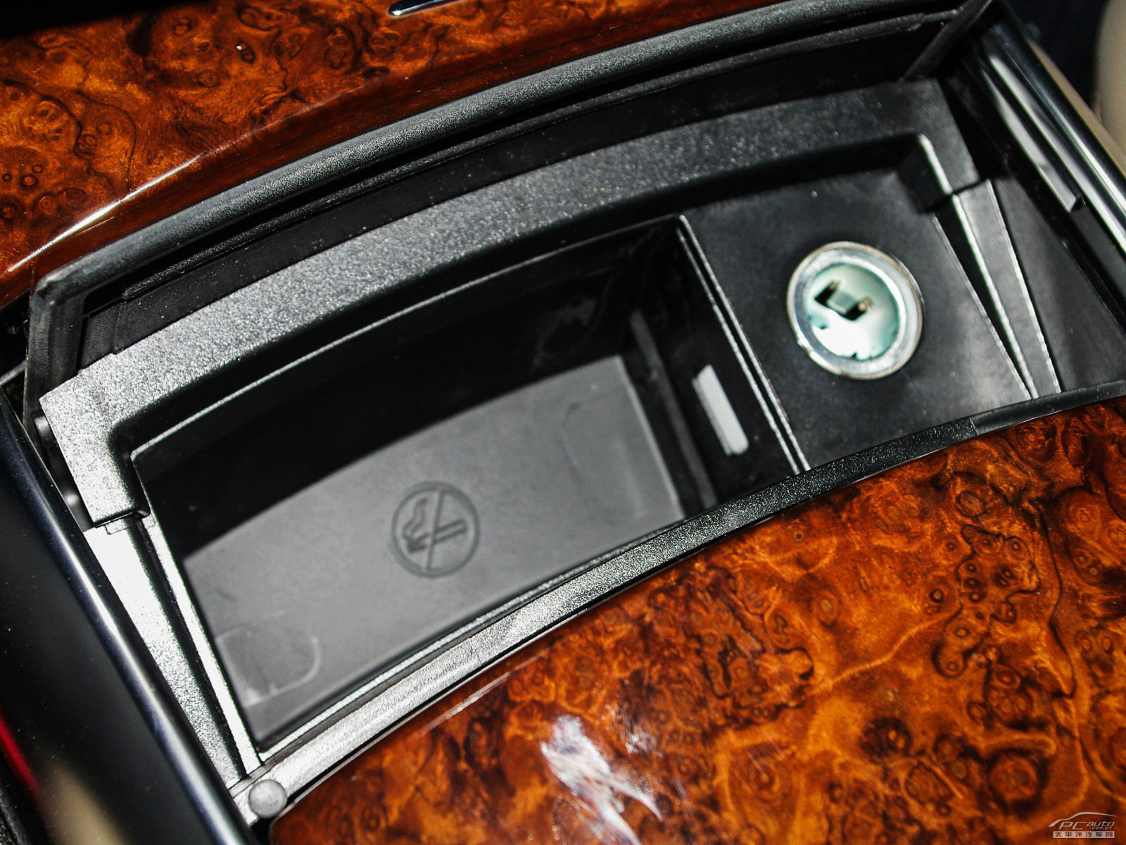 奔馳R級(jí)空間高清大圖