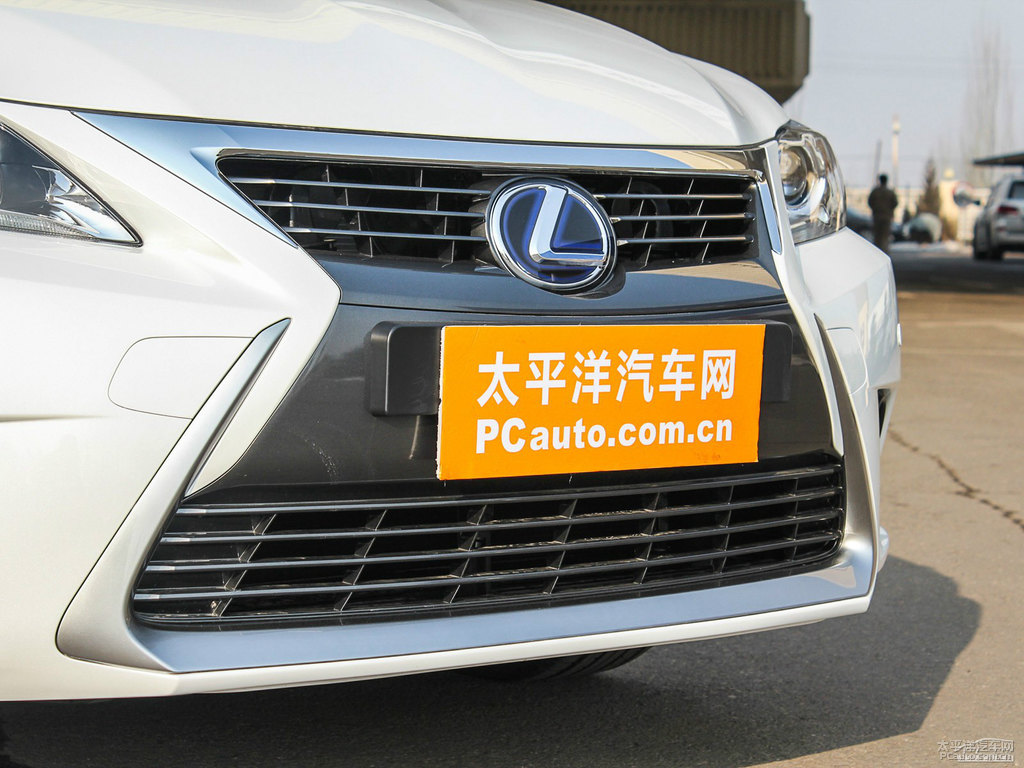 珍珠白雷克薩斯CT車頭外觀圖片