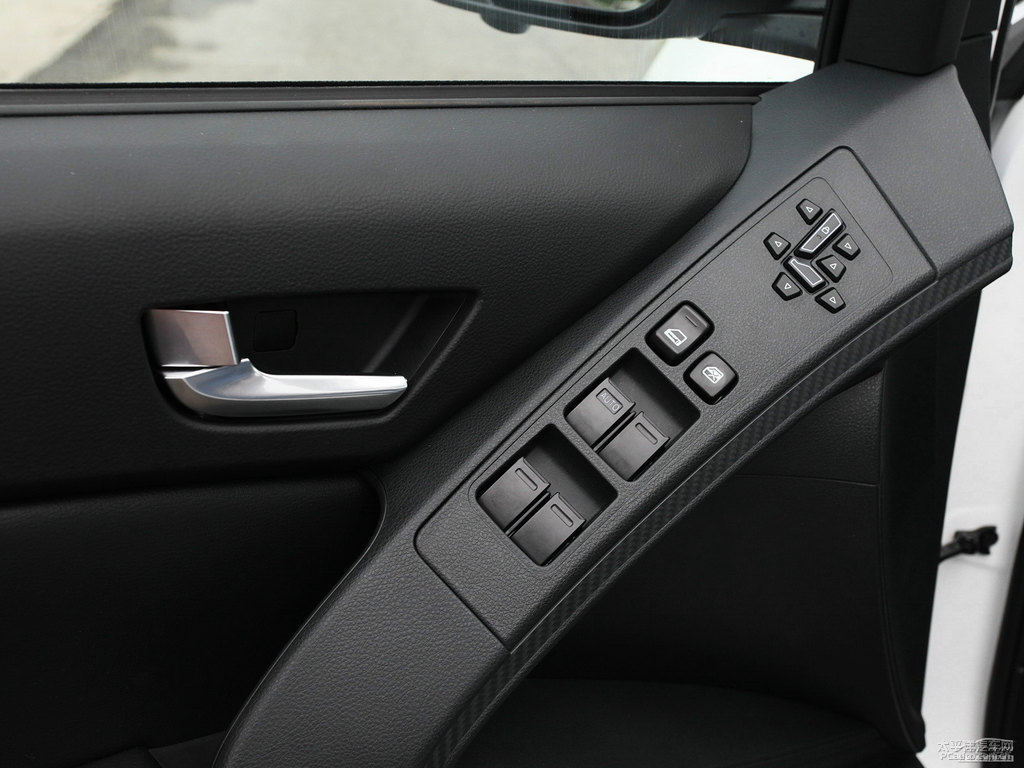 ɰ׼{ǽ݃(yu)6 SUV܇(ch)(ni)DƬ
