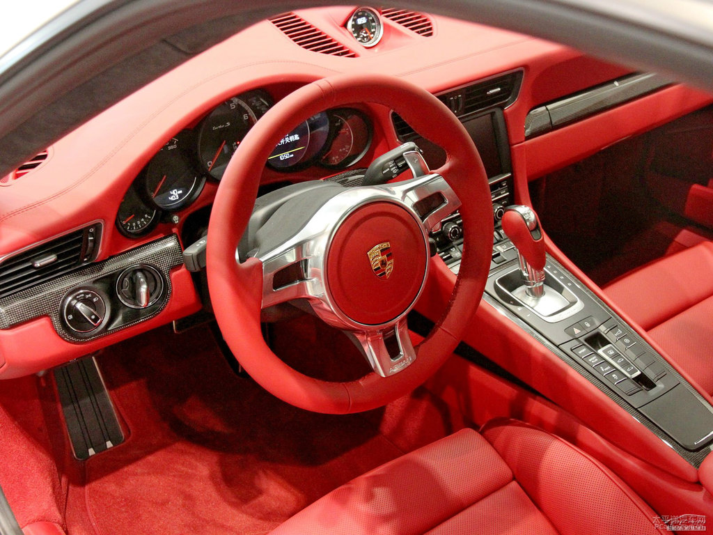 白色保時(shí)捷911中控內(nèi)飾圖片